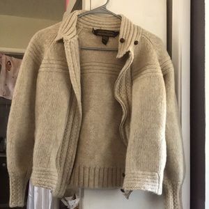 Beautiful, 100% pure wool sweater, very warm!